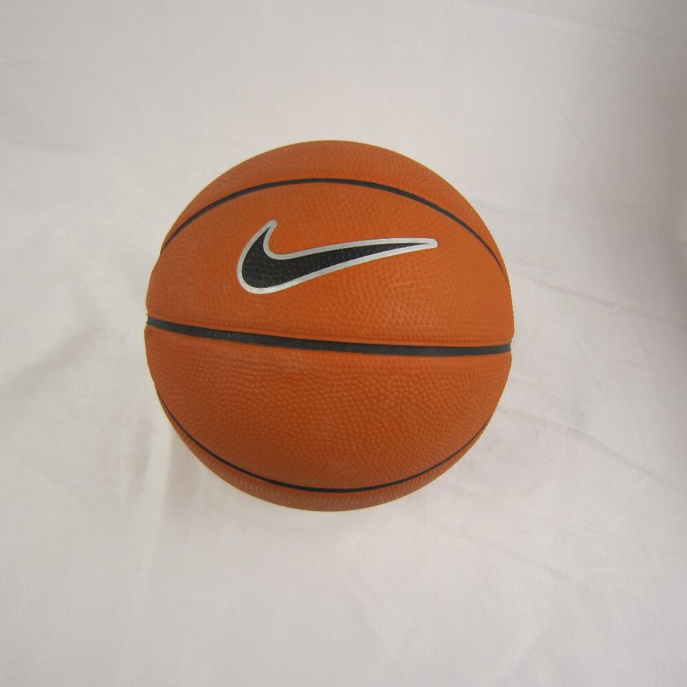 Nike Mini / Small Swoosh Basketball 6 PSI 0.4 Bar